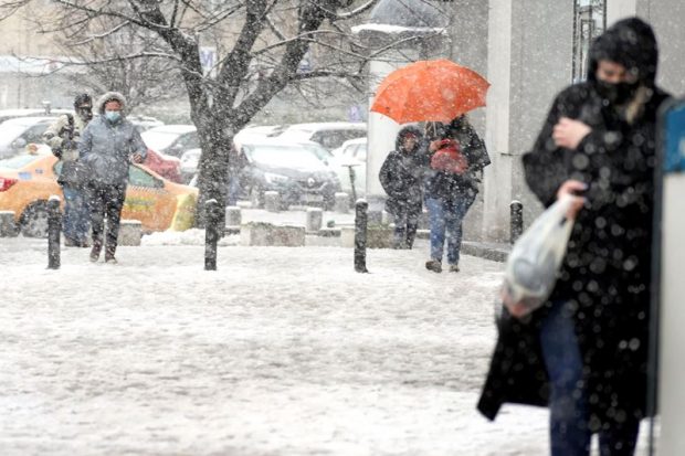 Cod galben de ninsori, polei și vânt în 14 județe din estul țării