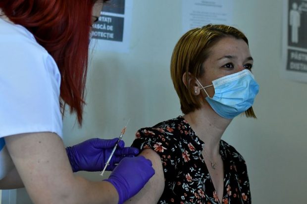 Doar 8.584 de persoane s-au vaccinat anti-COVID-19 cu prima doză în ultimele 24 de ore. Cum arată graficul imunizărilor