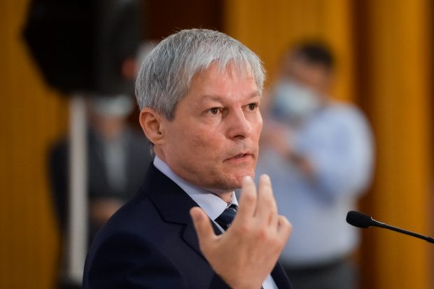 Reacția lui Dacian Cioloș după ce Libertatea a scris că își asumă în mod nemeritat demascarea lui Florin Roman
