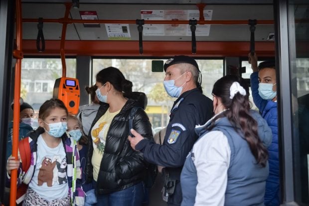 Cum văd medicii români evoluția pandemiei, sub amenințarea Omicron. „Din câmp de luptă, trecem la conviețuire cu virusul”
