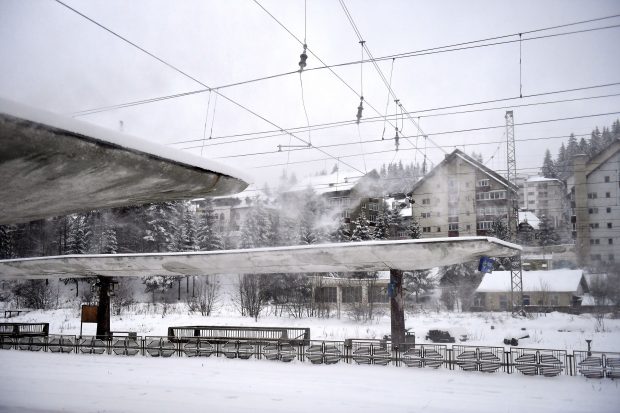 Prognoza meteo pentru Crăciun: ploi, vânt puternic și polei. Cod galben de ninsori abundente și viscol în zonele montane