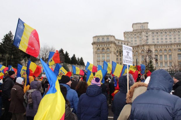 Amenzi de 175.000 de lei după protestul AUR de la Parlament. Cine ar fi vandalizat mașinile din parcare