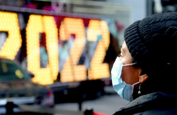 Omicron: Ce știm, cât de periculoasă este noua tulpină și la ce să ne așteptăm după sărbători