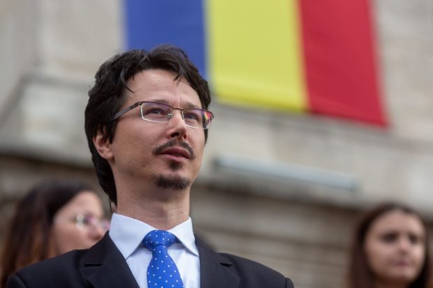 Justiția epocii video – Nu l-au pedepsit pe judecătorul Cristi Dănileț pentru idei, ci pentru ilustrații
