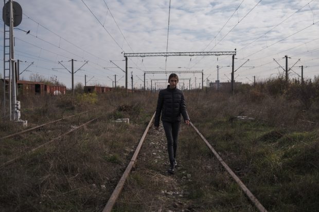 REPORTAJ de Moș Nicolae. Dorința de sărbători a unei fete de 14 ani din București, care are grijă de mama ei nevăzătoare