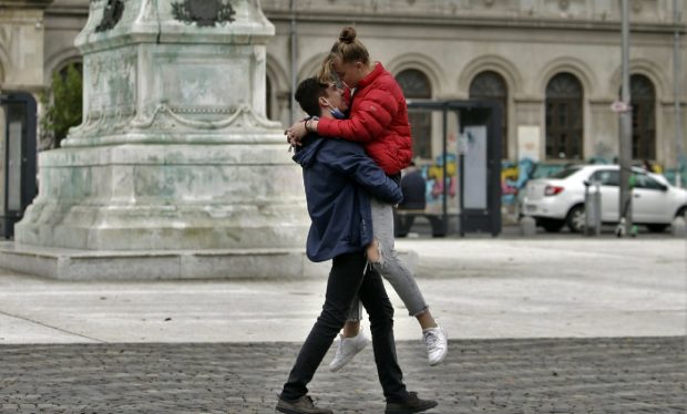 „Copilul meu era cuminte, nu era interesat de iubire”. Sfaturi de la un psihoterapeut pentru părinții de adolescenți îndrăgostiți