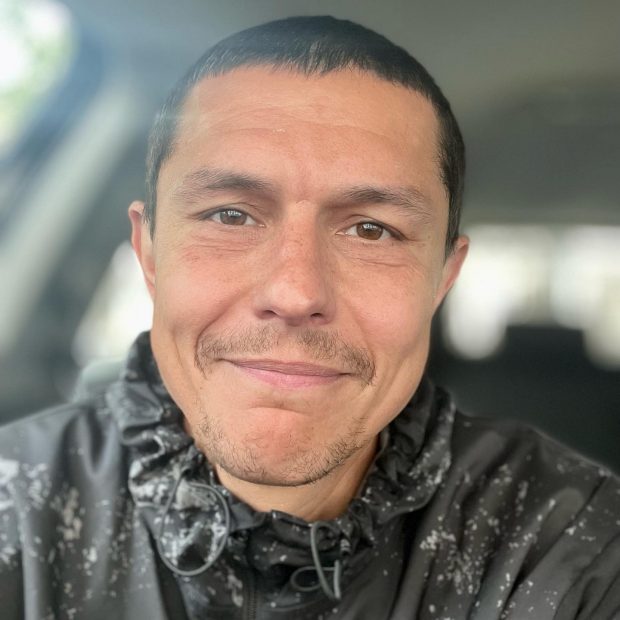 Actorul care aleargă de 143 de zile câte 20 km, ca să strângă bani pentru copiii defavorizați: „Nu vreau să cumpăr impresia că fac un bine”