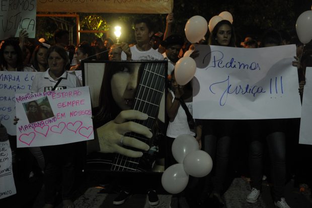 PROCESUL COLECTIV. „Nu cedați niciodată!”, spun doi părinți care și-au pierdut copiii în „Colectivul Braziliei” către familiile din România