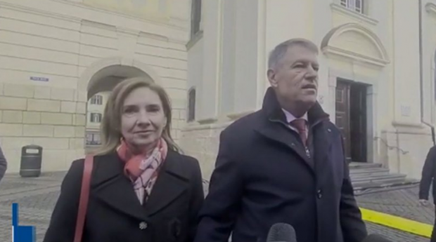 Klaus Iohannis, la slujbă în prima zi de Crăciun: „Vă doresc Sărbători fericite”