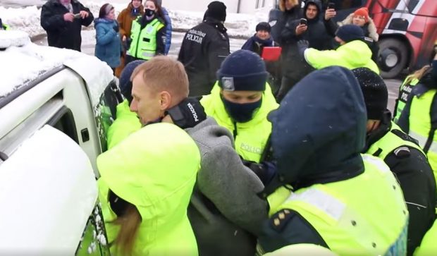 Deputat din Letonia, arestat după ce a pornit o campanie antivaccinare