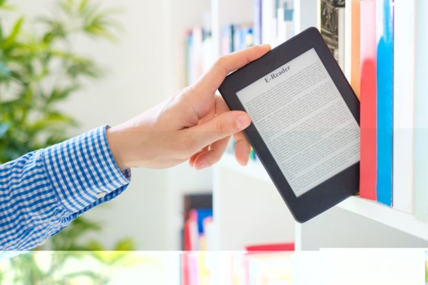 Alege o librărie online pentru a-ți comanda titlurile preferate