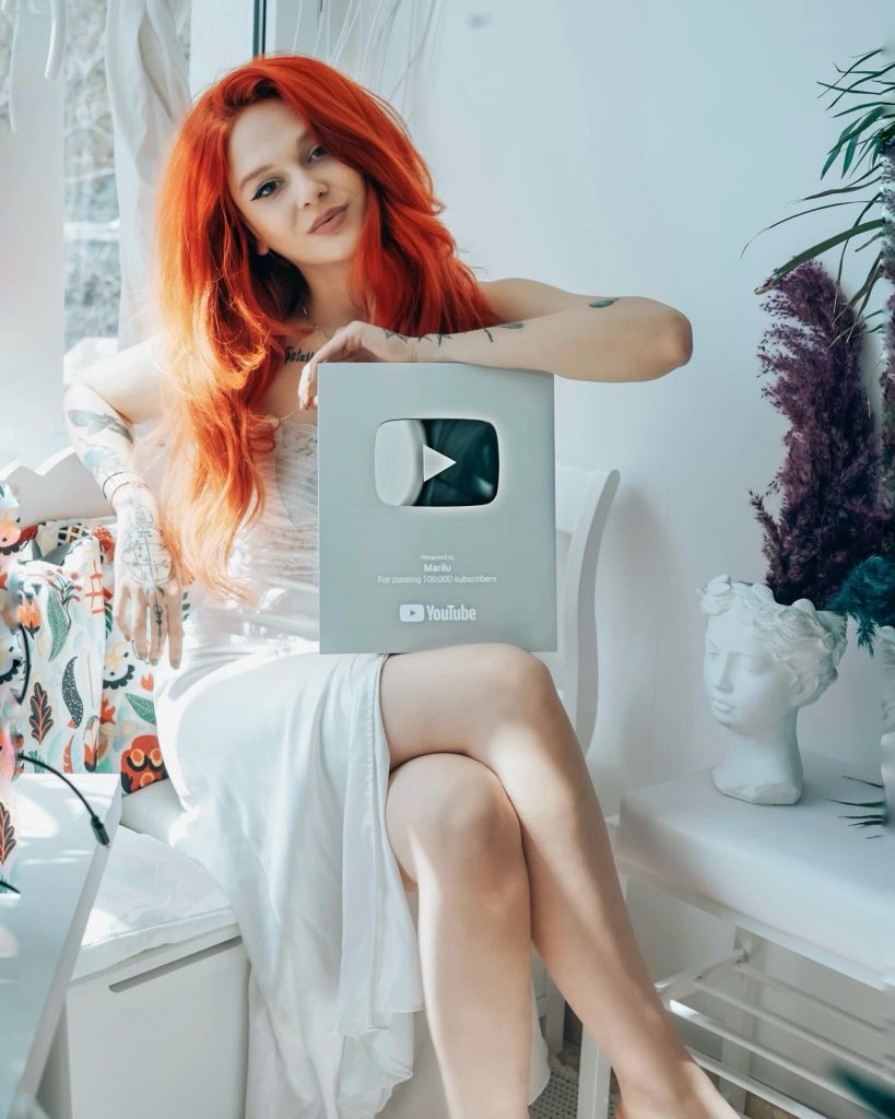 Cine e Marilu Dobrescu. A fost desemnată cel mai bun influencer din 2021 în România