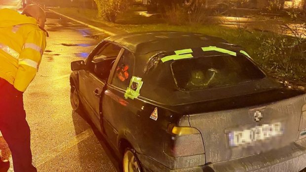 Un şofer din Constanţa, surprins de poliţişti când circula fără cauciucuri. Bărbatul s-a ales cu dosar penal