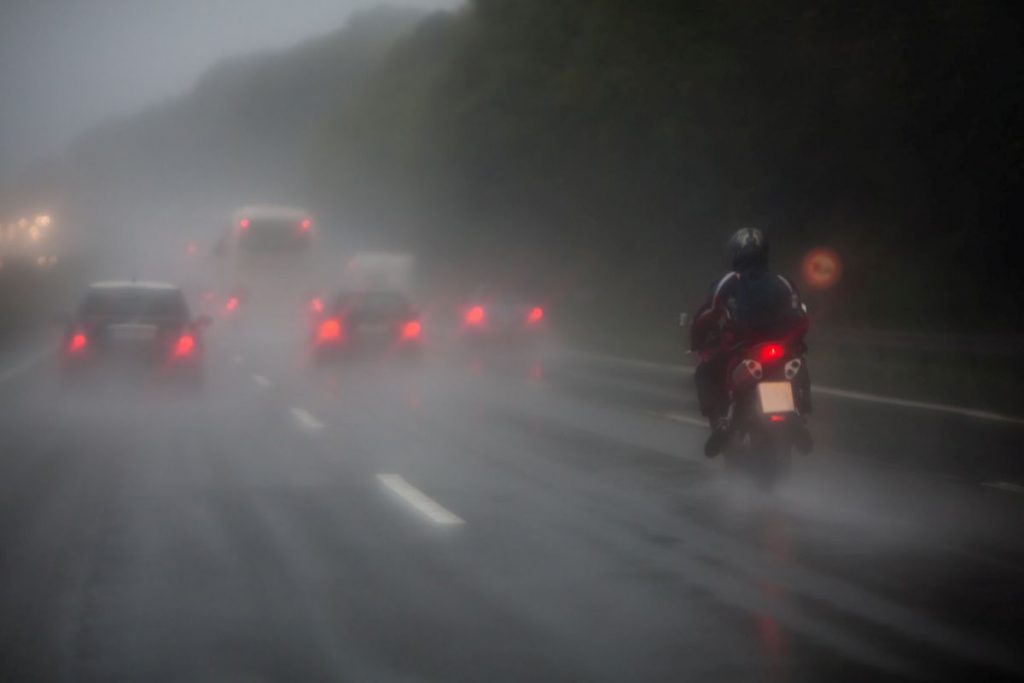 Cum conduci în siguranță în condiții de ceață