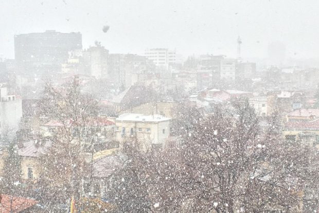 Ninge în București. Cum va fi vremea în zilele următoare