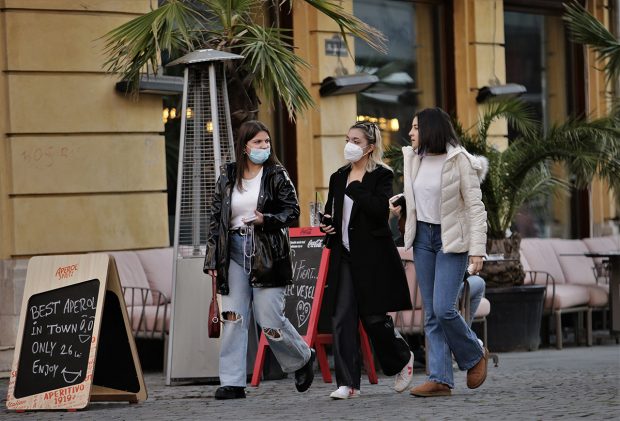 Măsurile de relaxare care au intrat în vigoare de azi. Fără carantină de noapte pentru nevaccinați și liber la petrecerile de Sărbători