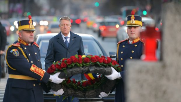 Klaus Iohannis, mesaj de Ziua Victoriei Revoluţiei: Îi chem pe toți cetățenii României să onorăm memoria victimelor