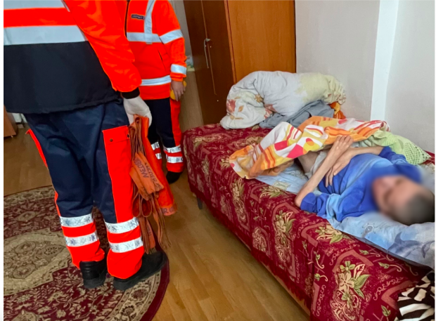 Dosar penal pentru abuz în serviciu şi rele tratamente în cazul tinerei cu handicap ținute 6 luni cu piciorul rupt într-un centru din Vâlcea