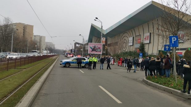Mesajul de amenințare cu bombă de la un mall din București a fost citit de Poliție la 10 ore după ce a fost trimis. Explicațiile IGPR