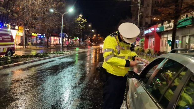 Un șofer cu permisul suspendat a cerut să i-l aducă înapoi Moș Nicolae. Polițiștii i-au răspuns: „Poate Iepurașul de Paște”
