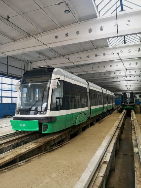 Tramvai ultramodern, de două milioane de euro, vandalizat la Iași. Ce dispozitiv a distrus o adolescentă