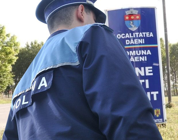Maşina singurului poliţist dintr-o comună din Tulcea a fost incendiată intenţionat. S-a mai întâmplat și acum 4 ani