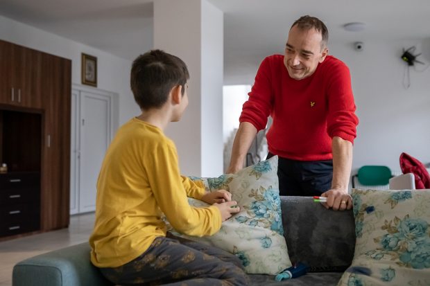REPORTAJ. Cum a transformat un preot suferinţa personală într-o cetate a binelui pentru mame şi copii în dificultate: „Credinţa fără fapte este moartă”