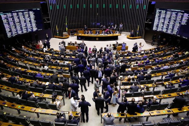 Cercetătorii din Brazilia încearcă să prezică ce politicieni pot deveni corupți după ce legi îi preocupă și cum votează
