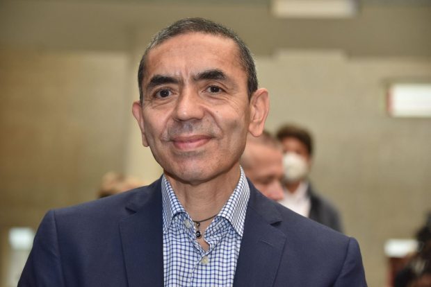 Șeful BioNTech, apel la calm în fața variantei Omicron. „Nu vă panicați, planul rămâne același”