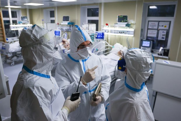 Criză de medici în spitalele COVID din Buzău. Manager: Am făcut contracte cu medici rezidenţi pentru a rezolva liniile de gardă