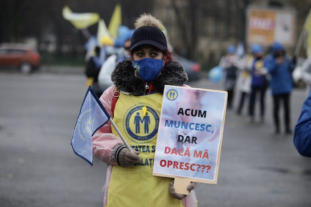 Sindicaliștii din Federația „Solidaritatea Națională” protestează în fața ministerelor Sănătății și Muncii