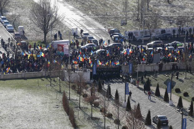 Ambasada SUA anunță că o mașină i-a fost avariată în timpul protestului de la Parlament