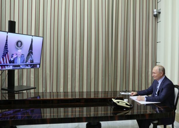 Biden l-a amenințat pe Putin cu sancțiuni dure în cazul unei ofensive în Ucraina, într-o discuție tensionată de peste două ore