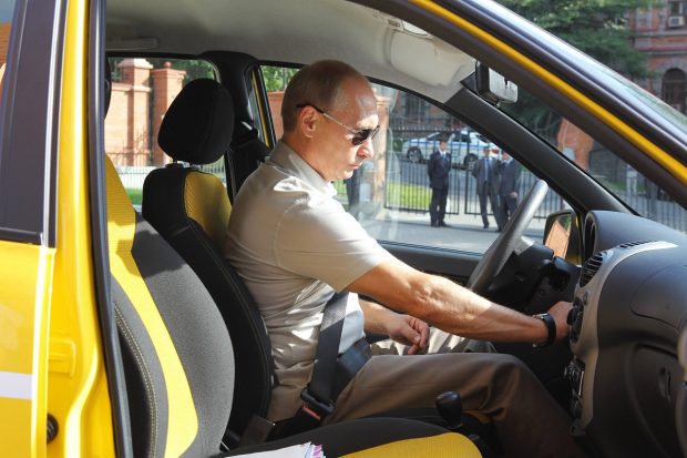 Vladimir Putin a lucrat ca șofer de taxi, după prăbușirea URSS. „E neplăcut să vorbesc despre asta”
