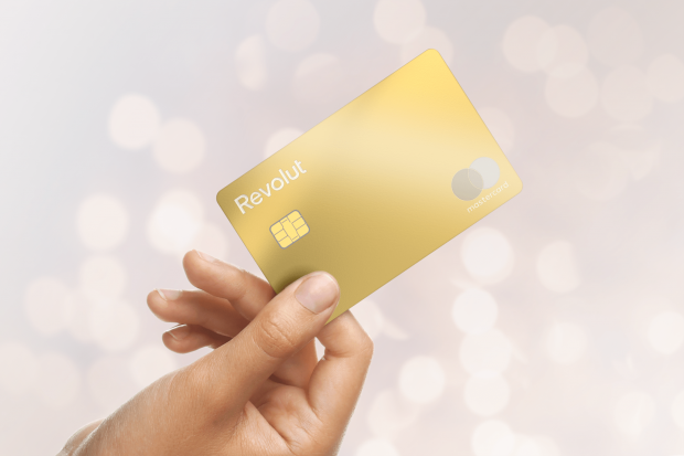 Revolut lansează un card placat cu aur. Cum arată și cât costă