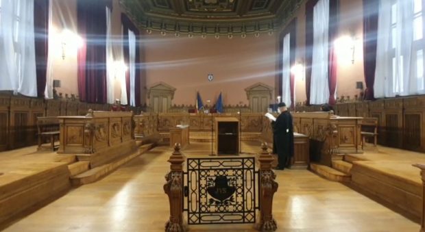 EXCLUSIV. Imagini din sala în care au loc pledoariile finale în procesul Colectiv. Locul lui Piedone, unde stau inculpații și rudele victimelor