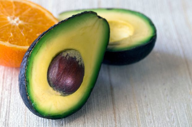 Sâmburele de avocado – beneficii și proprietăți. Ce să faci cu el