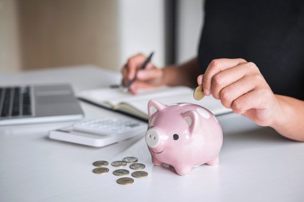 Cinci lucruri pe care să le eviți atunci când vrei să economisești