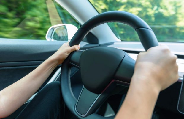 Copil surprins la volan, la Brașov. Pe locul din dreapta se afla un adult