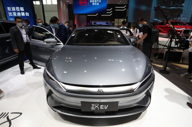 BYD a depășit pentru prima oară Tesla. Producătorul chinez de mașini electrice va deschide o fabrică în Ungaria, în apropiere de Arad