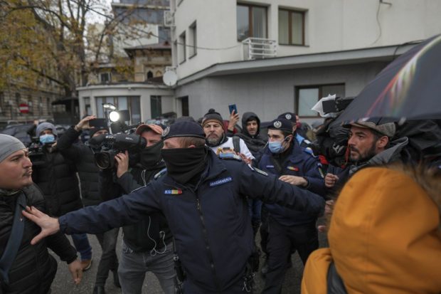 Amenzi de 2.500 de lei pentru susținătorii lui Șoșoacă la protestele de la Parchetul Sectorului 1