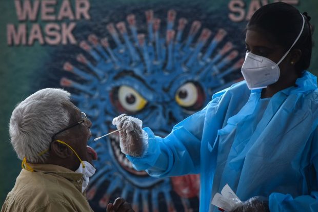 OMS anunță că până acum nu a fost raportat niciun deces în rândul persoanelor infectate cu Omicron