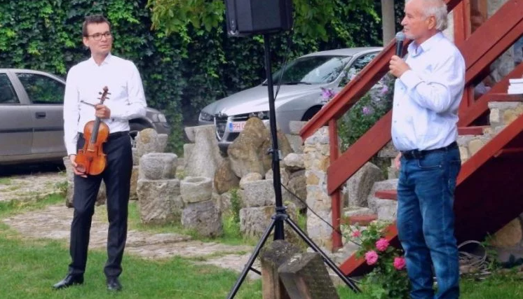 Poetul Lucian Avramescu a încetat din viaţă, la 73 de ani. „Avea încă atâtea de trăit, atâtea de împărtășit nouă”, spune violonistul Alexandru Tomescu