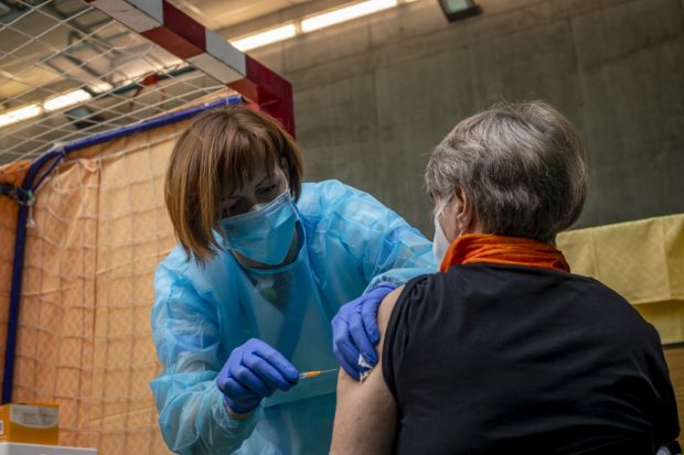 Germania și Cehia impun vaccinarea obligatorie pentru anumite categorii din populație