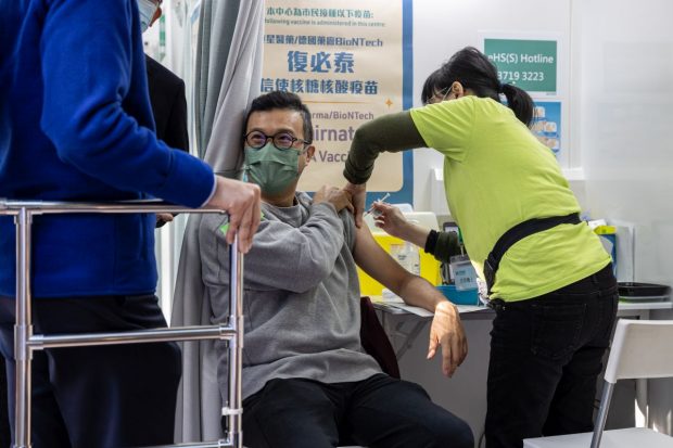China anunță că a vaccinat anti-COVID peste 80% din populația sa de 1,41 de miliarde de locuitorii