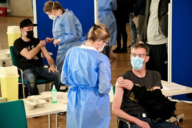 Vaccinare obligatorie în Germania, din februarie. Până atunci, sunt impuse noi restricții pentru nevaccinați