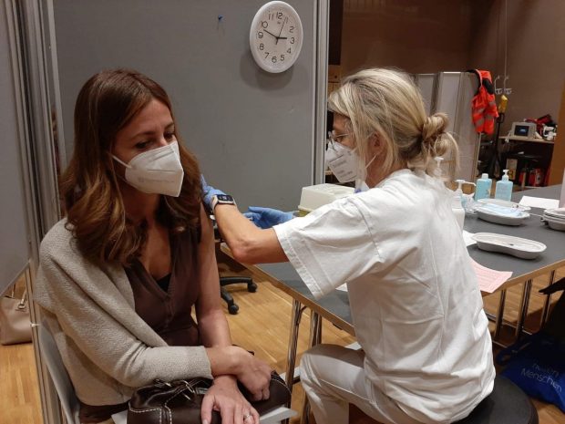 Vaccinarea anti-COVID devine obligatorie în Italia pentru mai multe categorii de angajați