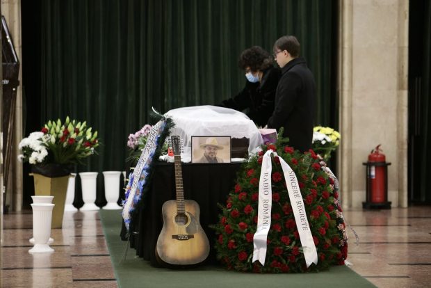 Brândușa Simion și fiul Marinei Almășan, la căpătâiul lui Victor Socaciu. Ce omagiu i-a adus Victor jr tatălui său