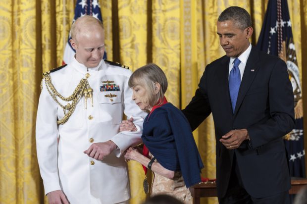 Joan Didion, jurnalista care a explorat cultura și haosul, a murit la 87 de ani