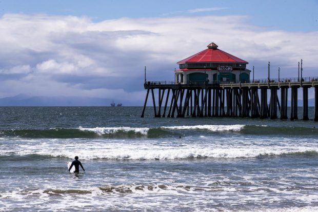Un american care făcea surf a murit în Ajunul Crăciunului, după ce a fost atacat de un rechin